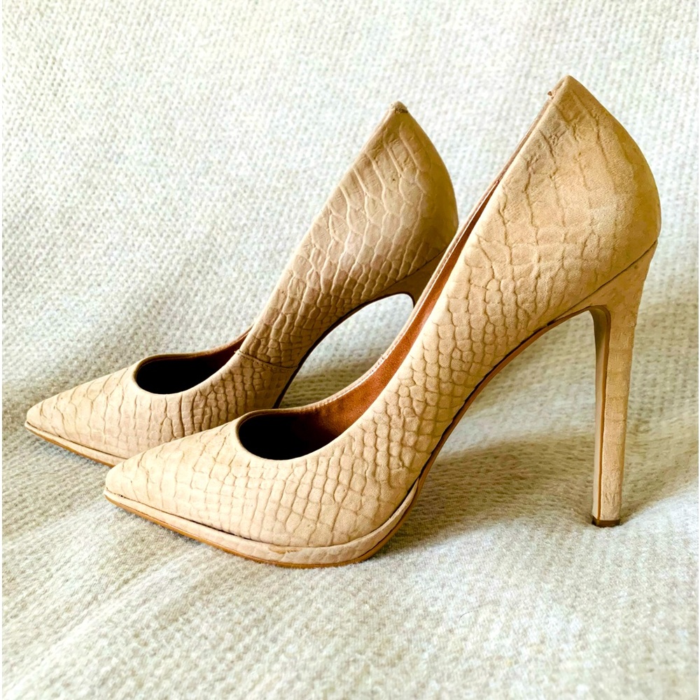 Steve Madden stiletto. Lightly worn.